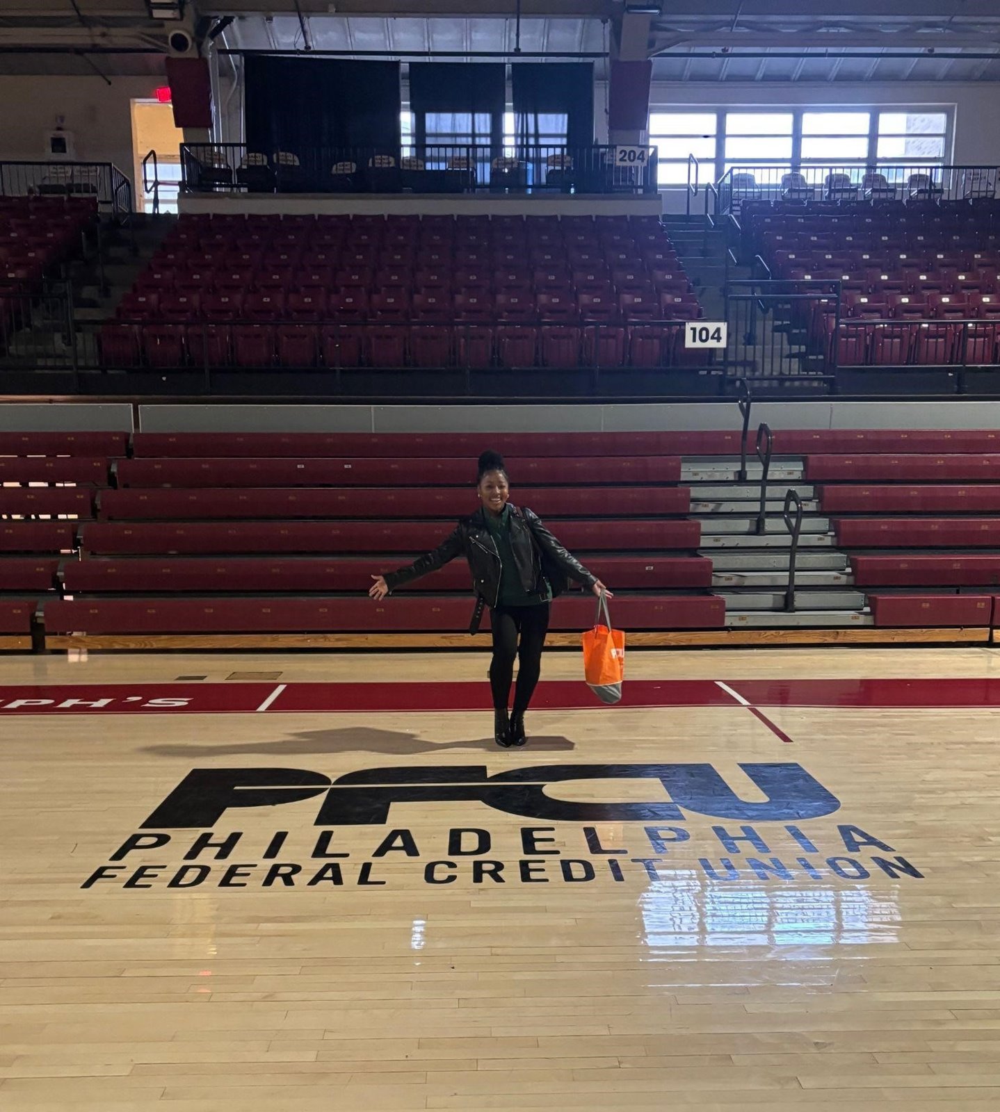 Yahné Jackson led a financial literacy session for SJU’s men’s and women’s basketball teams as part of PFCU’s educational programming.